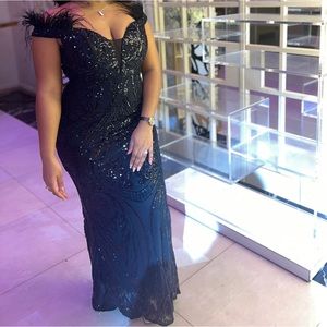 Formal black sequined dress with feathered shoulder sleeves